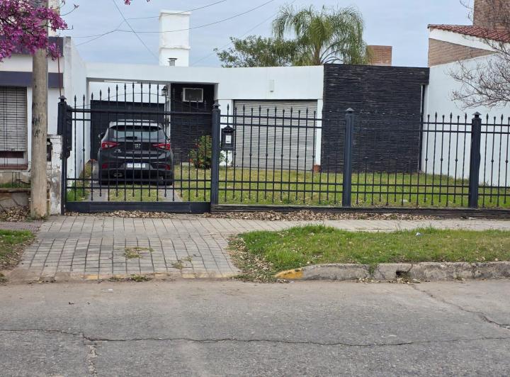 Casa · 145m² · 5 Ambientes · 1 Cochera