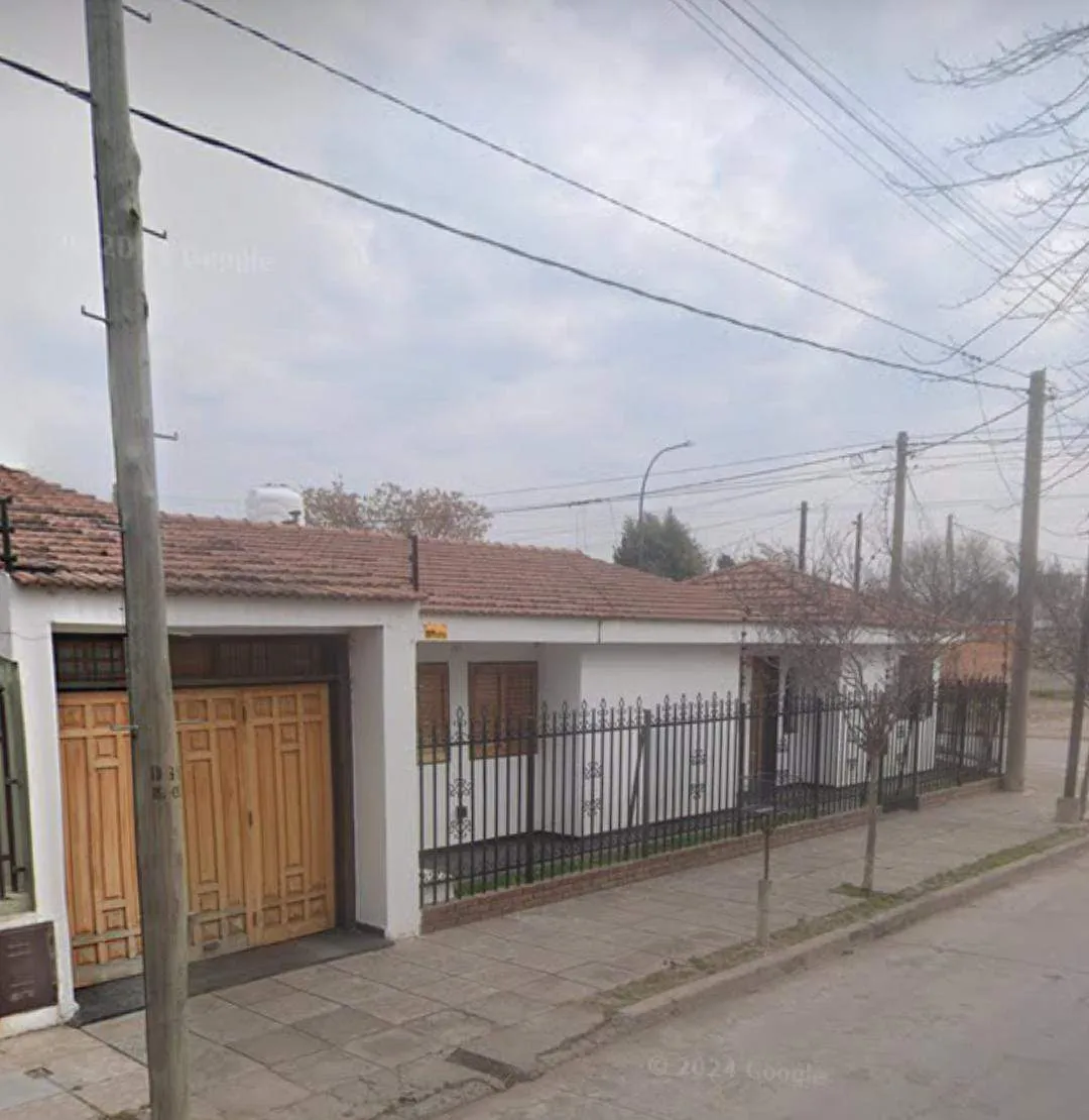 VENDE HERMOSA CASA DE 4 DORMITORIOS