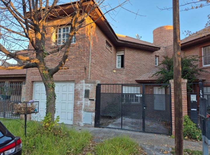 Casa · 212m² · 5 Ambientes · 1 Cochera