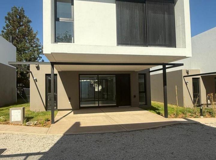 Casa · 182m² · 7 Ambientes · 1 Cochera