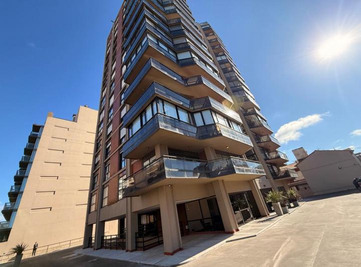 Departamento · 210m² · 4 Ambientes · 2 Cocheras