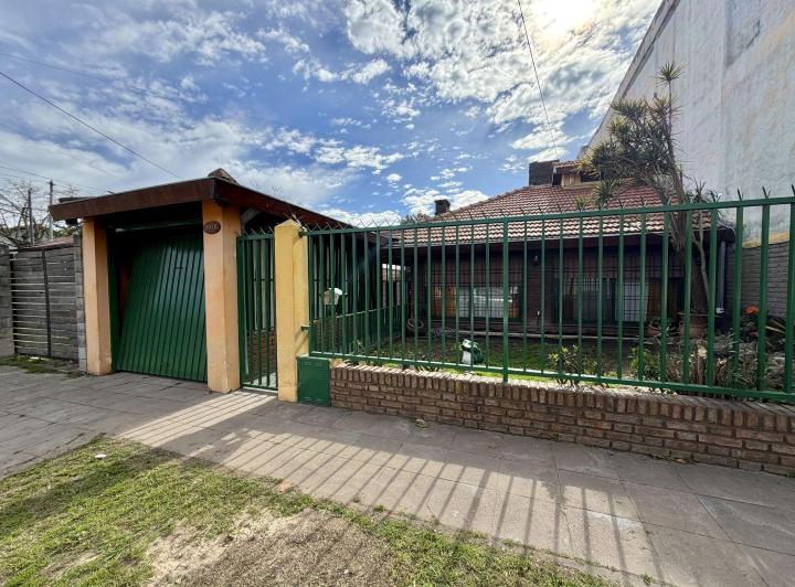Casa · 180m² · 4 Ambientes · 2 Cocheras