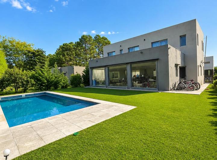 Casa · 240m² · 4 Ambientes
