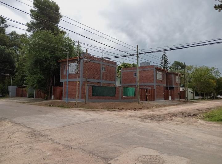 Casa · 83m² · 3 Ambientes · 1 Cochera