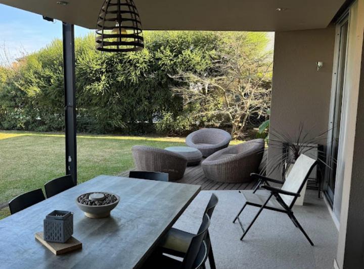 Casa · 250m² · 6 Ambientes · 3 Cocheras