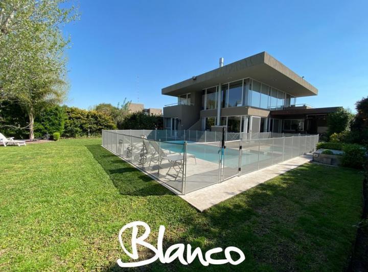 Casa · 266m² · 5 Ambientes · 1 Cochera