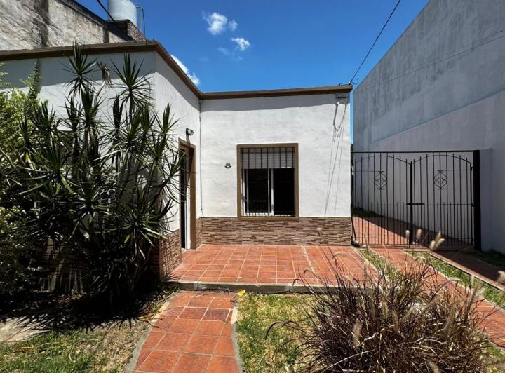 Casa · 90m² · 3 Ambientes · 2 Cocheras