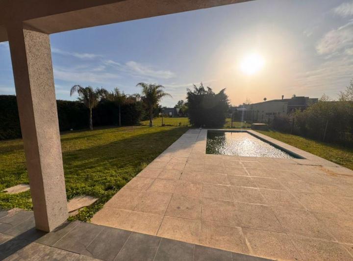 Casa · 170m² · 4 Ambientes · 2 Cocheras