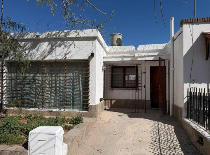 Casa · 90m² · 6 Ambientes · 1 Cochera