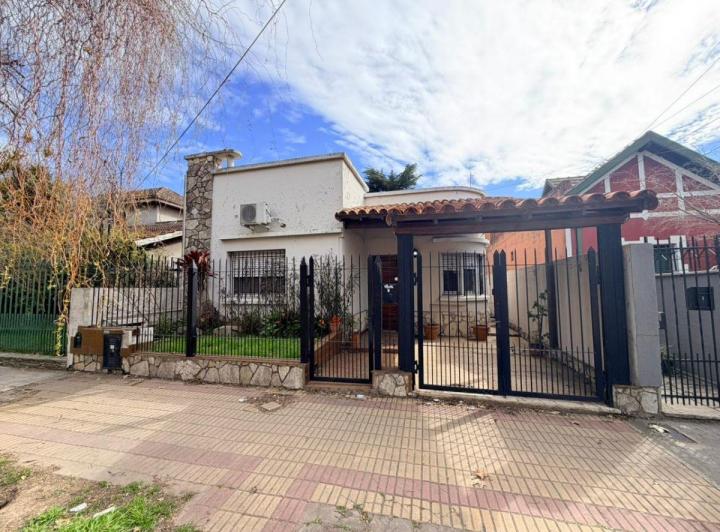 Casa · 100m² · 4 Ambientes · 1 Cochera