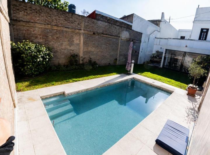 Casa · 350m² · 6 Ambientes · 1 Cochera