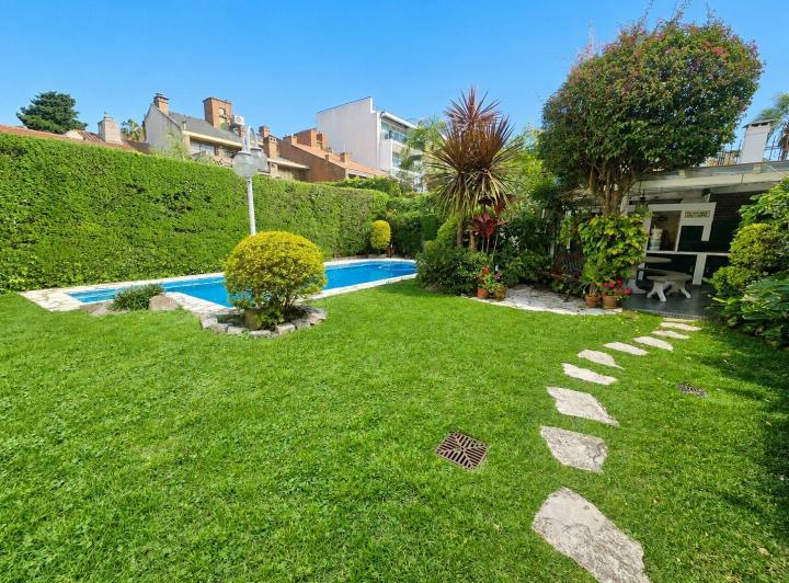 Casa · 215m² · 6 Ambientes