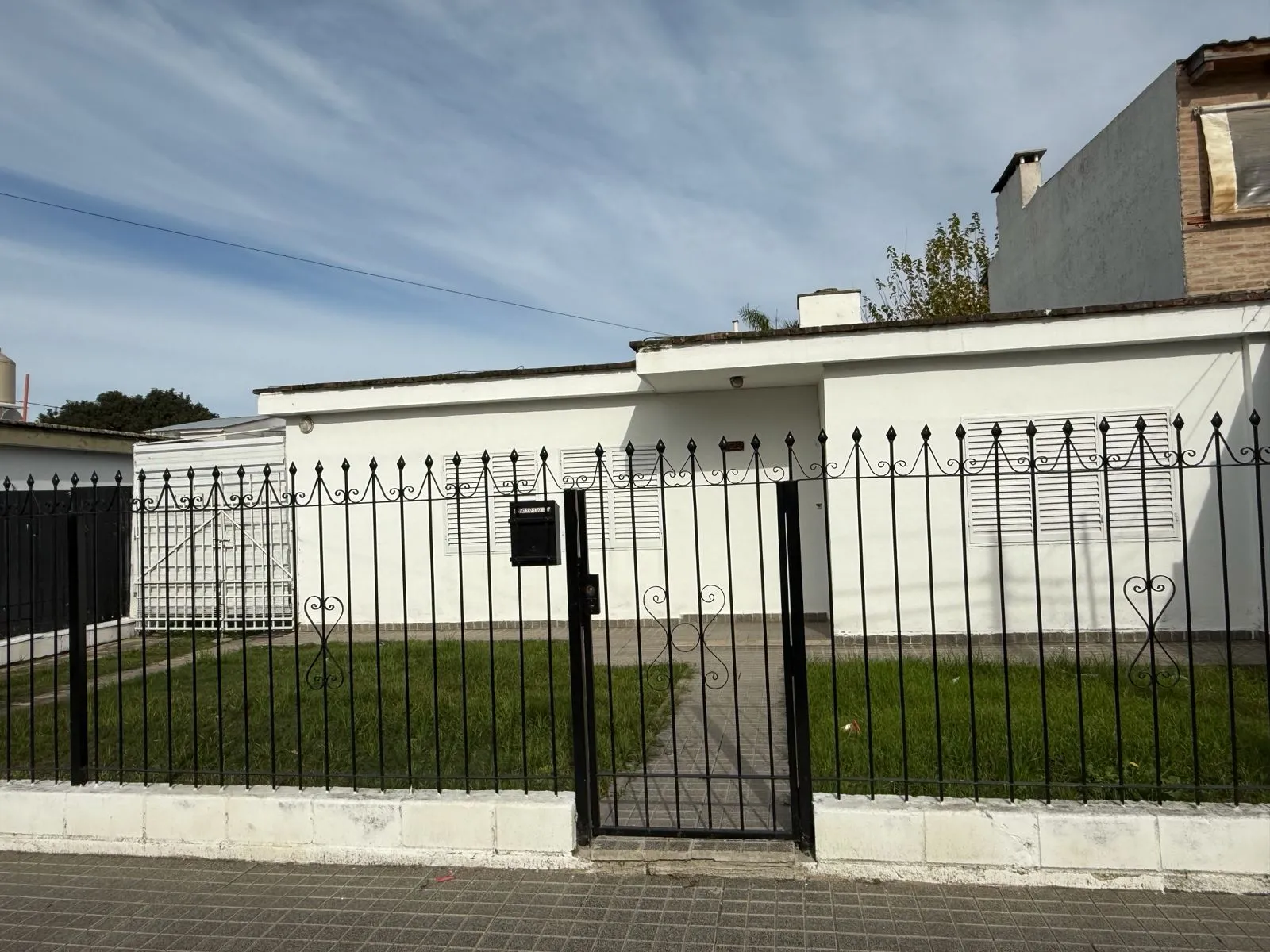 ALQUILO CASA DE 4 DORMITORIOS B° LOS GIGANTES