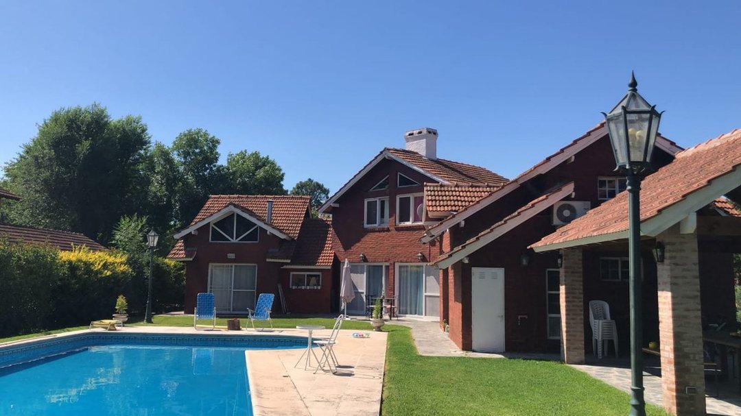 CASA 6 AMB A LA VENTA EN PILAR IMPECABLE ESTADO