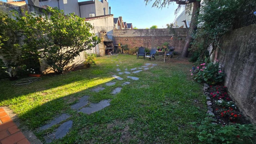 VENTA CASA 6 AMBIENTES BERNAL CENTRO