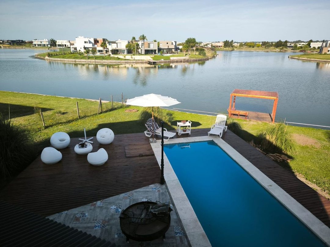 VENTA CASA A LA LAGUNA AREA 9 SAN SEBASTIAN