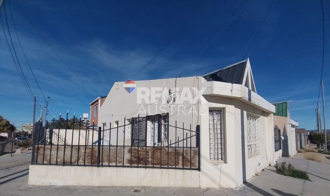 CASA 3 DORMITORIOS BARRIO ISIDRO LABRADOR