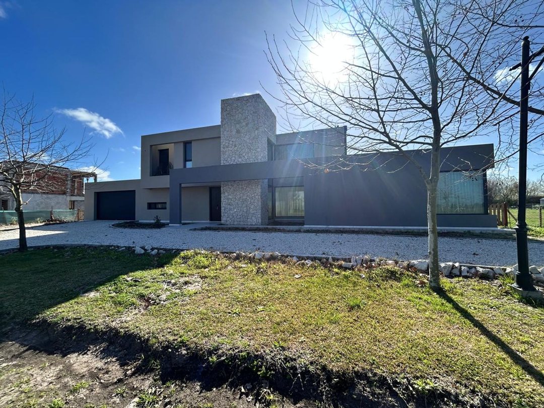 VENTA CASA HARAS DEL SUR III DE 5 DORMITORIOS
