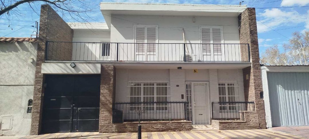 Venta Casa en Dorrego Con departamento Interno