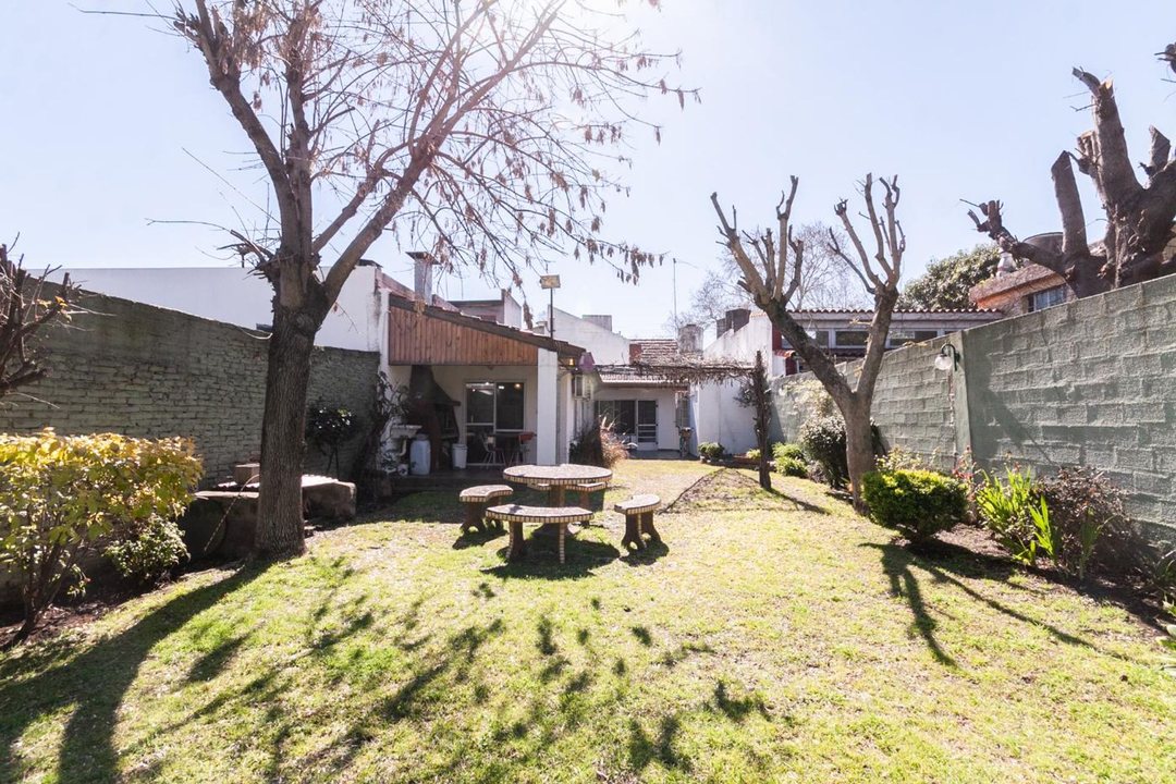CASA 5 AMBIENTES CON SEGUNDA VIVIENDA Y QUINCHO