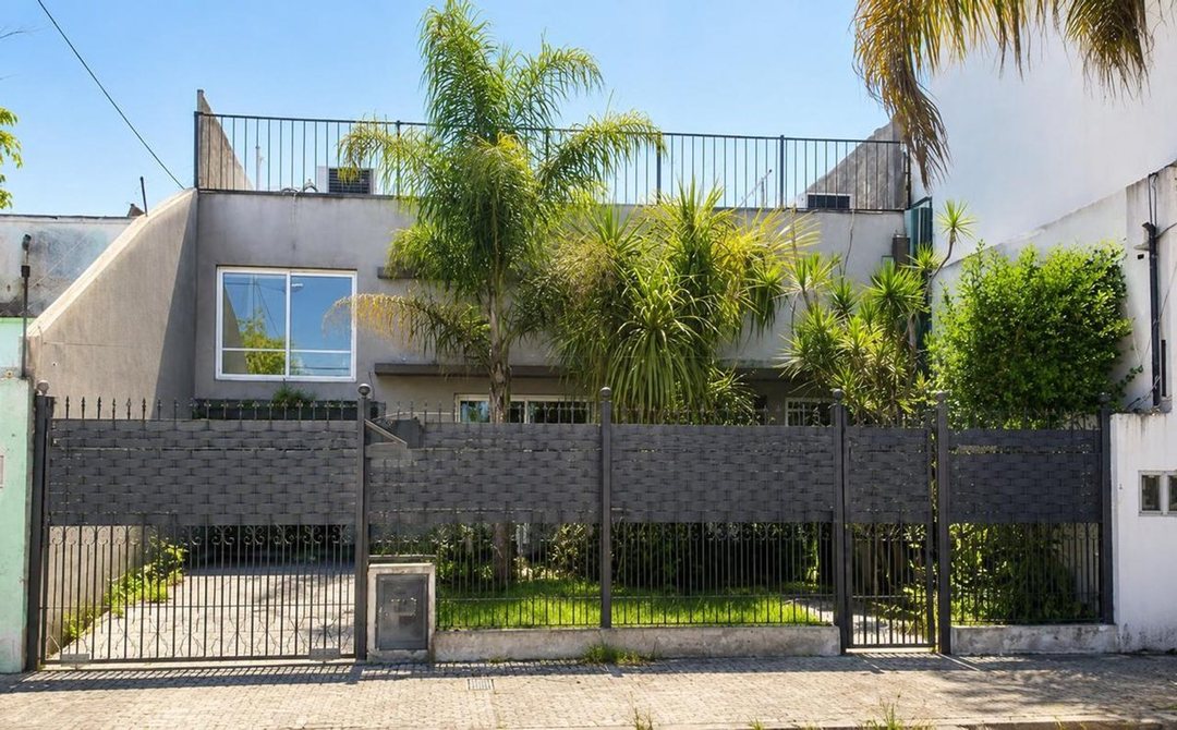 VENTA GRAN CASA  330 m2, lo mejor de José L.Suarez