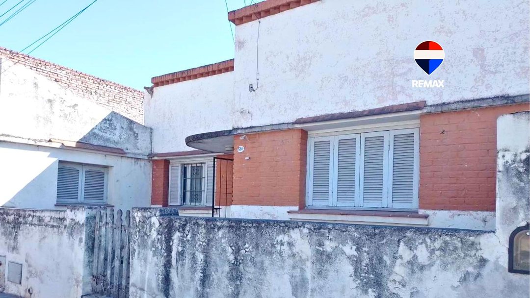 CASA EN VENTA A REMODELAR EN MACROCENTRO