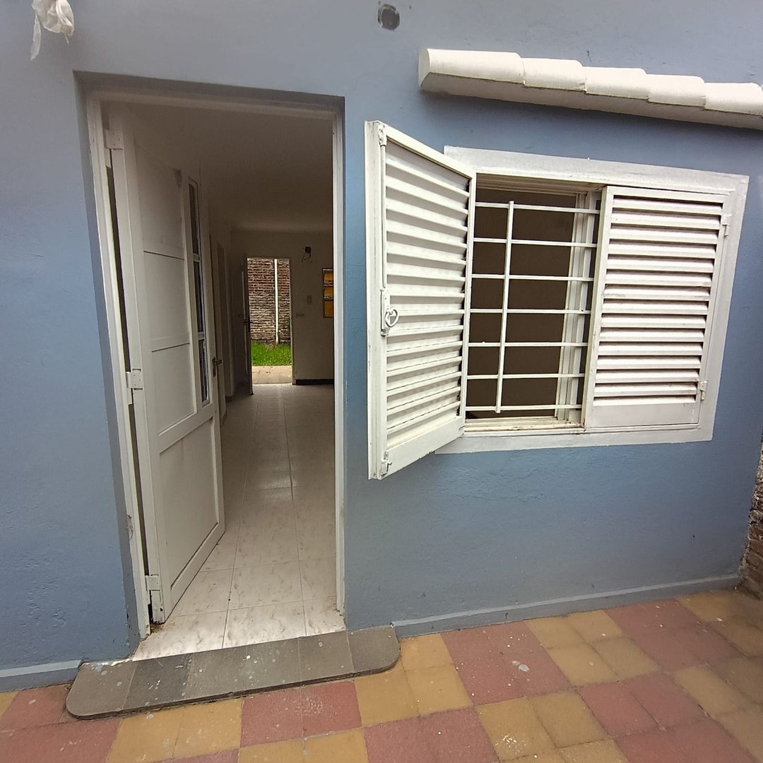 CASA INTERNA DE DOS DORMITORIOS Y PATIO