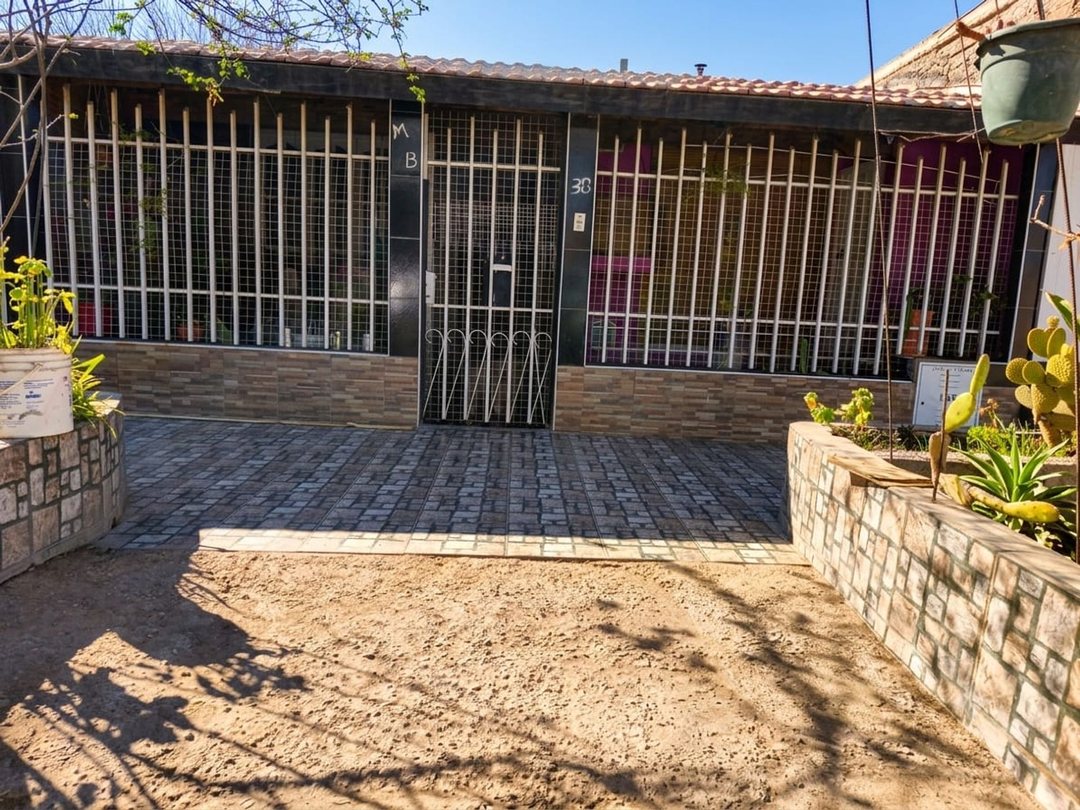 CASA Y DEPARTAMENTOS