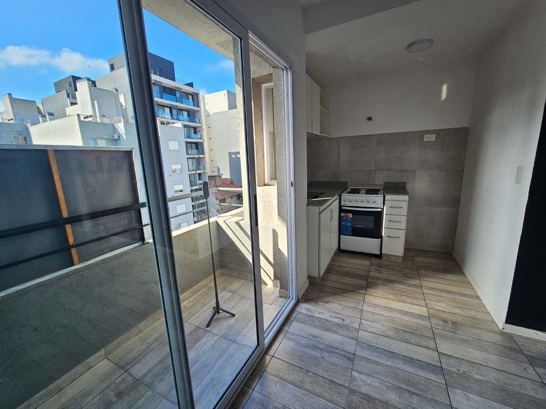 ALQUILER MONOAMBIENTE AMPLIO BALCON MORON CENTRO