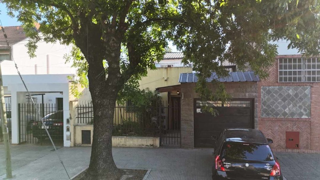 VENTA CASAS COCHERA PATIO VILLA LURO LTE 8,6 X 28M