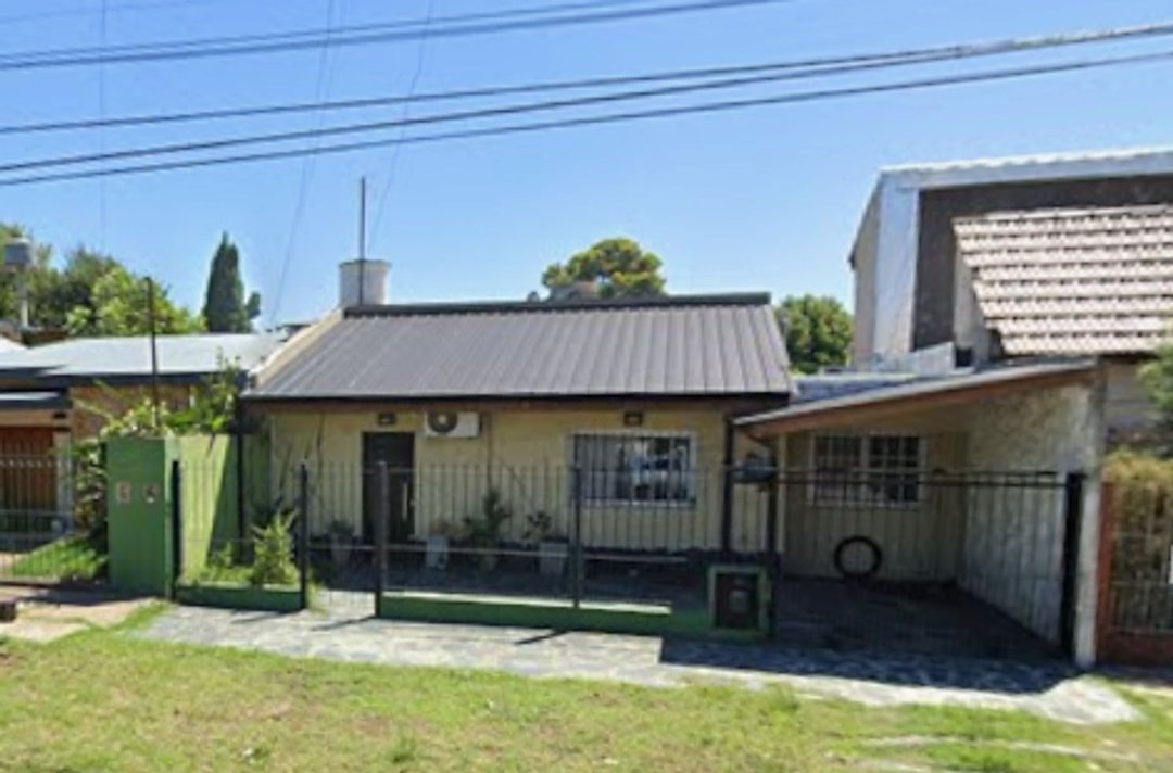 CASA CON PILETA EN VENTA EN MORENO