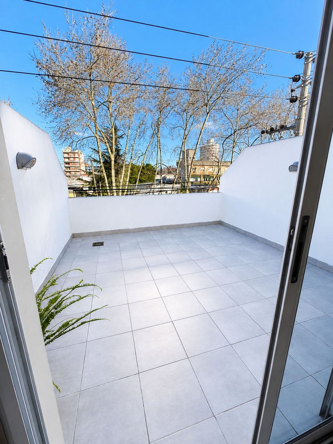 ALQUILER MONOAMBIENTE CON BALCON TERRAZA EN VARELA