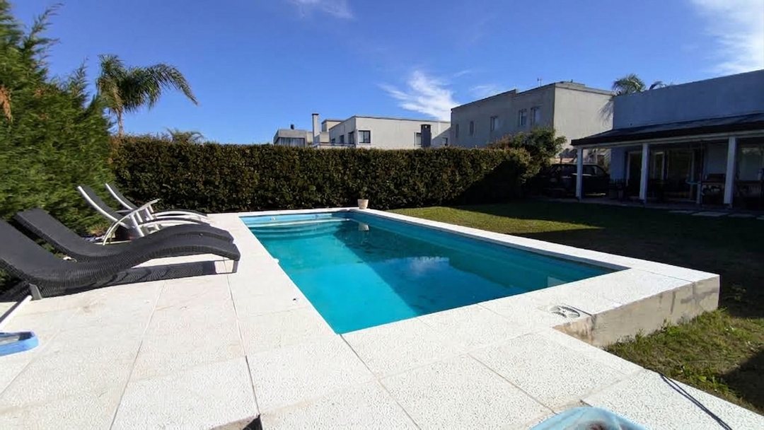 CASA 4 AMB CON PILETA Y GALERIA