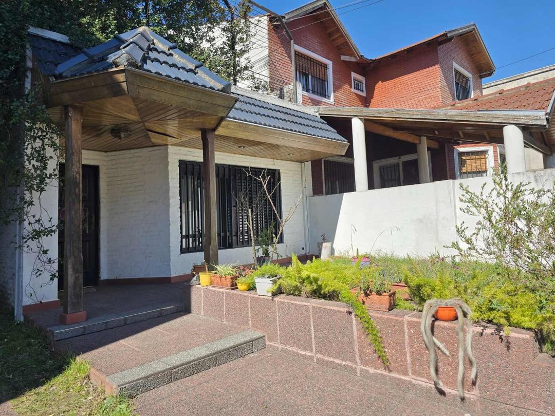 VENTA CASA 4 AMBIENTES PARQUE CASTELAR