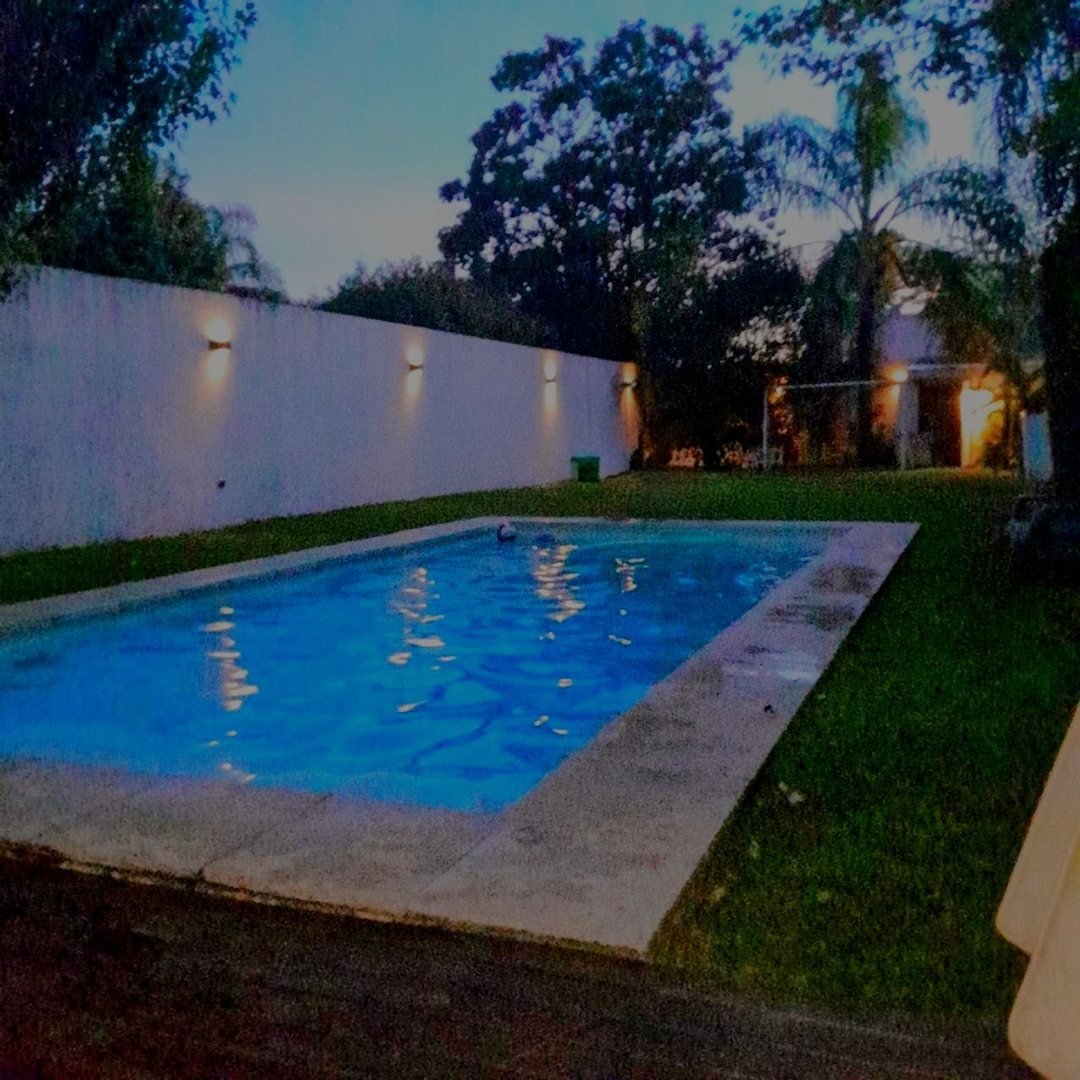 Venta de Casa en Gonnet 4 dormitorios.