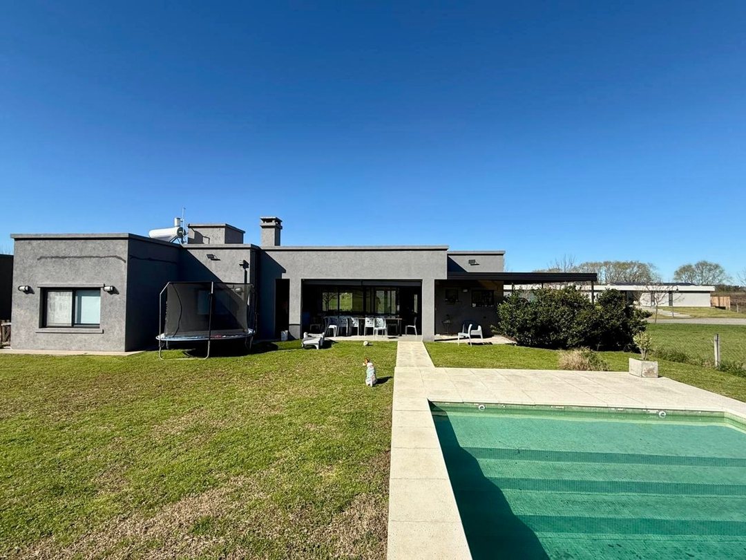 ALQUILER CASA CON PILETA EN CHACRAS DE LA RESERVA