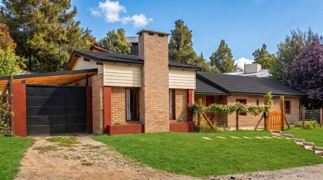 Venta Casa Familiar con Cabaña Independiente
