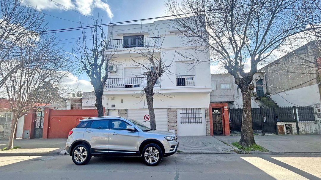 VILLA LUGANO LOCAL/GARAGE CON VIVIENDA EN BLOCK