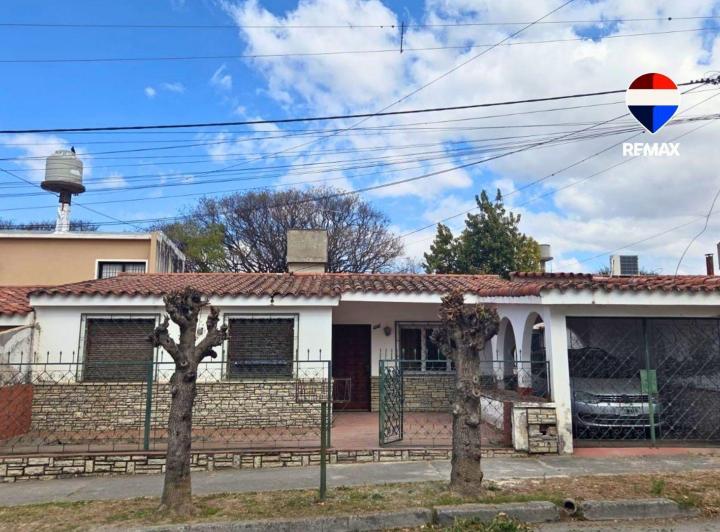 Casa · 90m² · 5 Ambientes · 1 Cochera