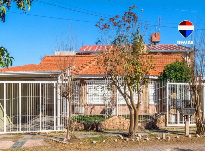 Casa · 250m² · 7 Ambientes · 2 Cocheras