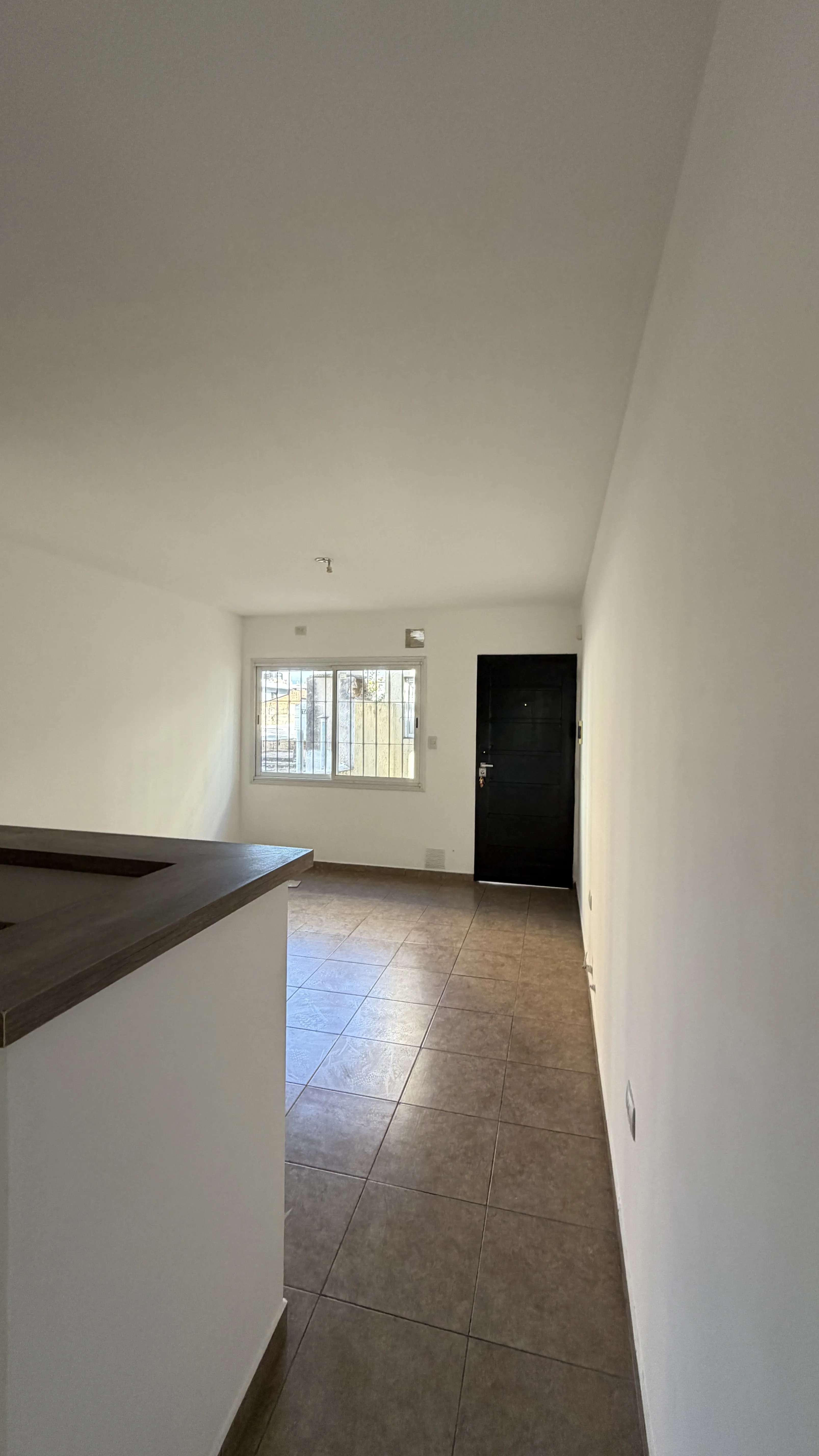 Alquilo - Alto Alberdi - un Dormitorio con Balcon - Frente