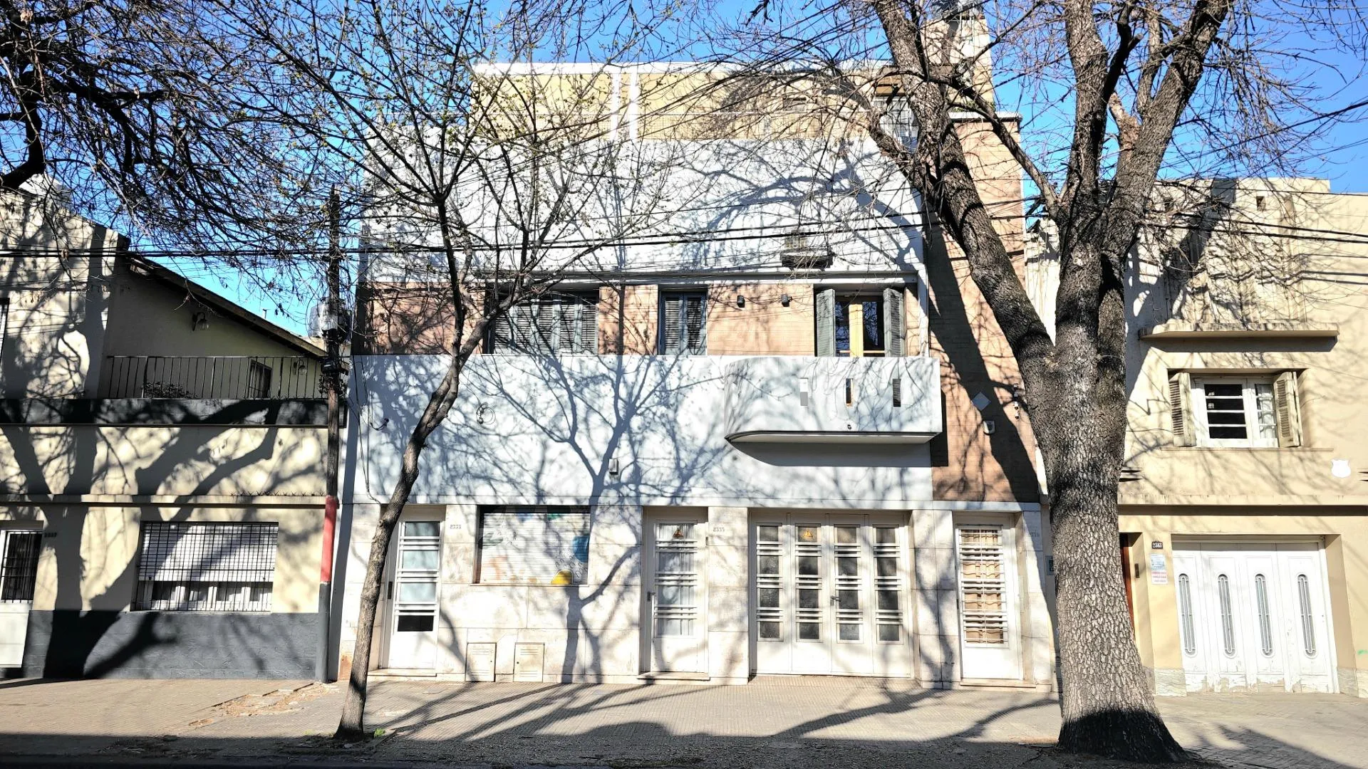 VENTA CASA DE 2 DORMITORIOS Y COCHERA EN ABASTO