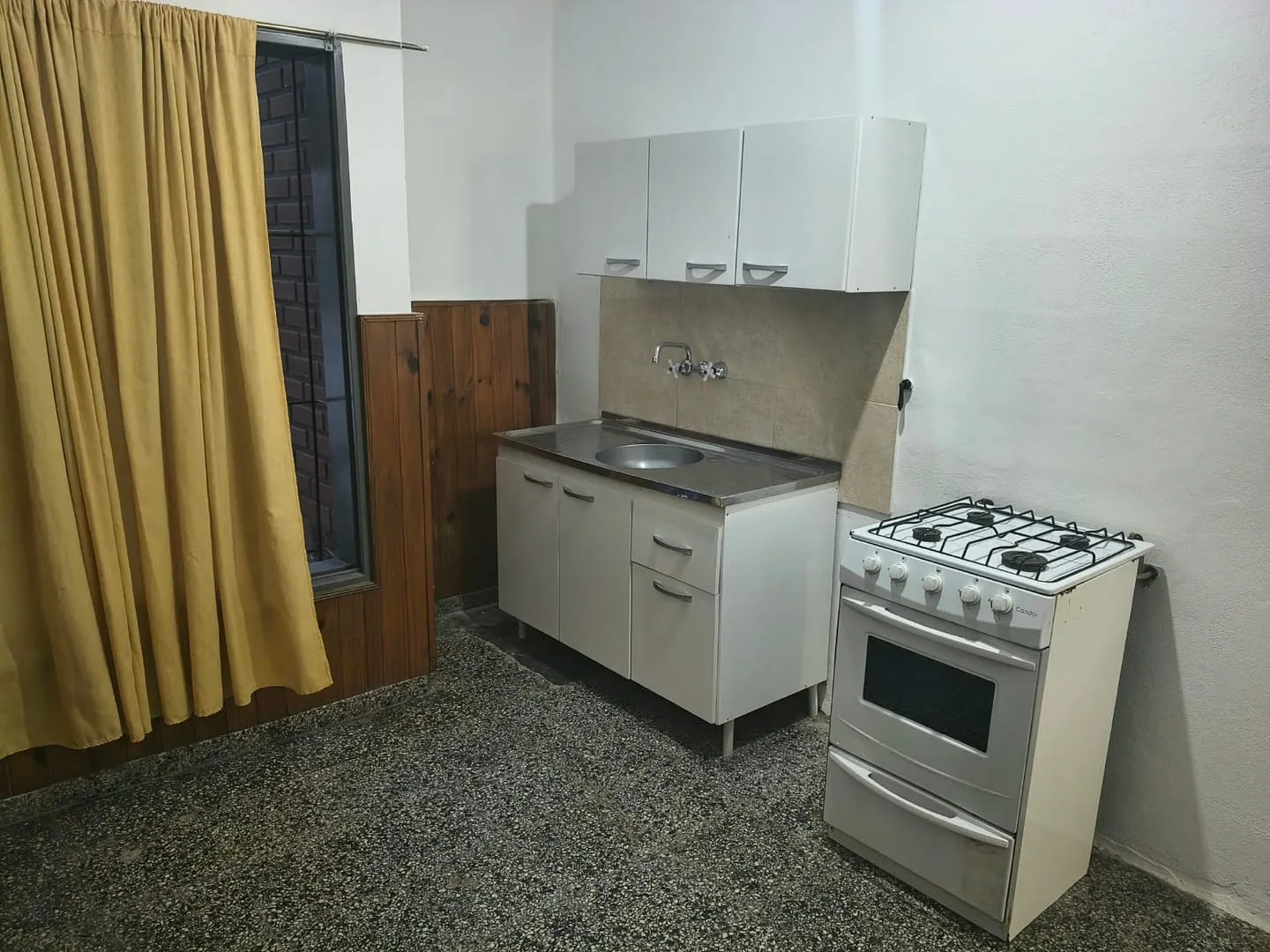 Alq.dpto c/1 dorm. B° Ituzaingó.