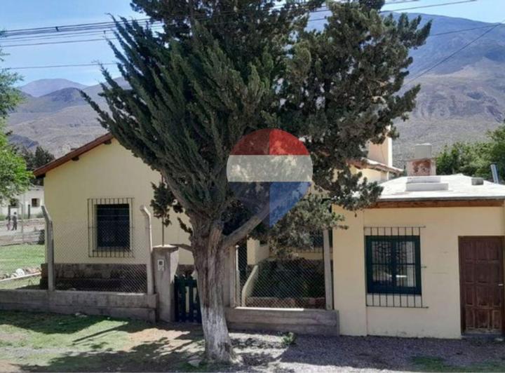 Casa · 210m² · 8 Ambientes