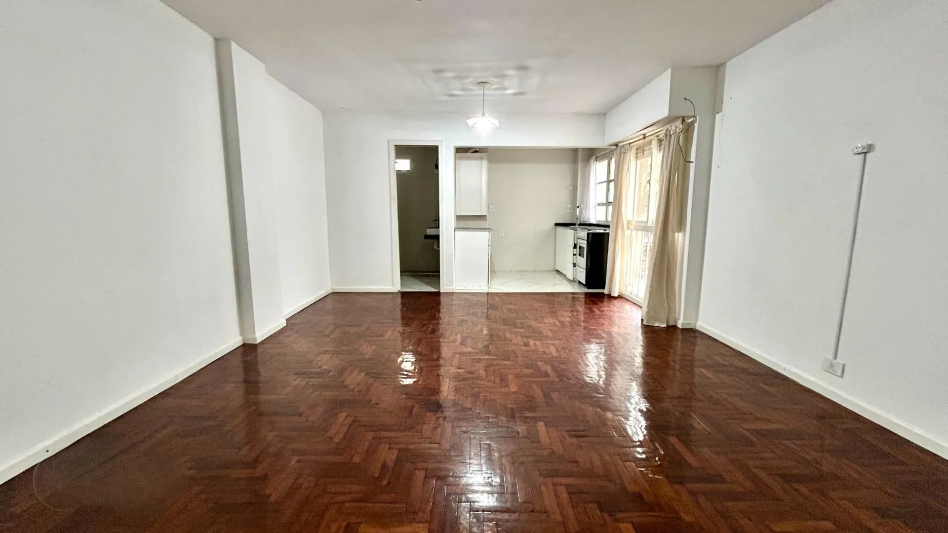 MONOAMBIENTE EN ALQUILER DORREGO 890 (ENTRE CÓRDOBA Y RIOJA)