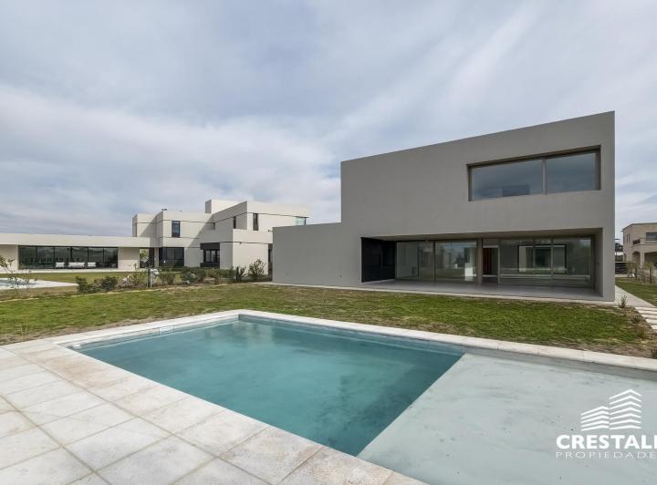 Casa · 285m² · 6 Ambientes · 2 Cocheras