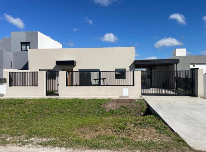 Casa · 135m² · 5 Ambientes · 2 Cocheras
