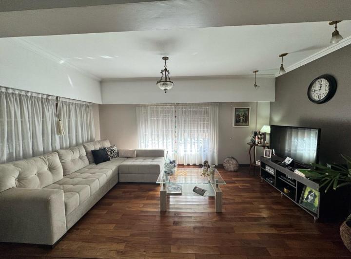 Casa · 192m² · 7 Ambientes · 2 Cocheras