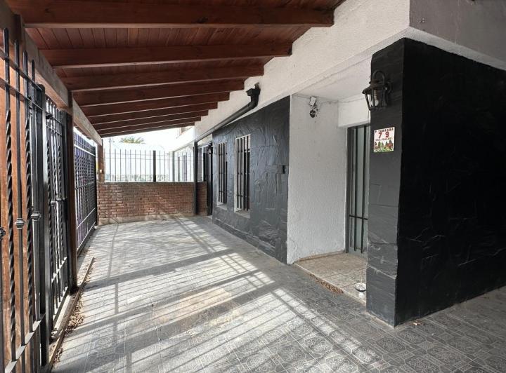 Casa · 238m² · 10 Ambientes · 2 Cocheras