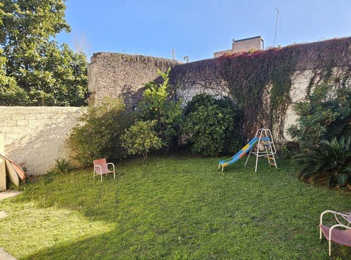 Casa · 1m² · 5 Ambientes · 1 Cochera